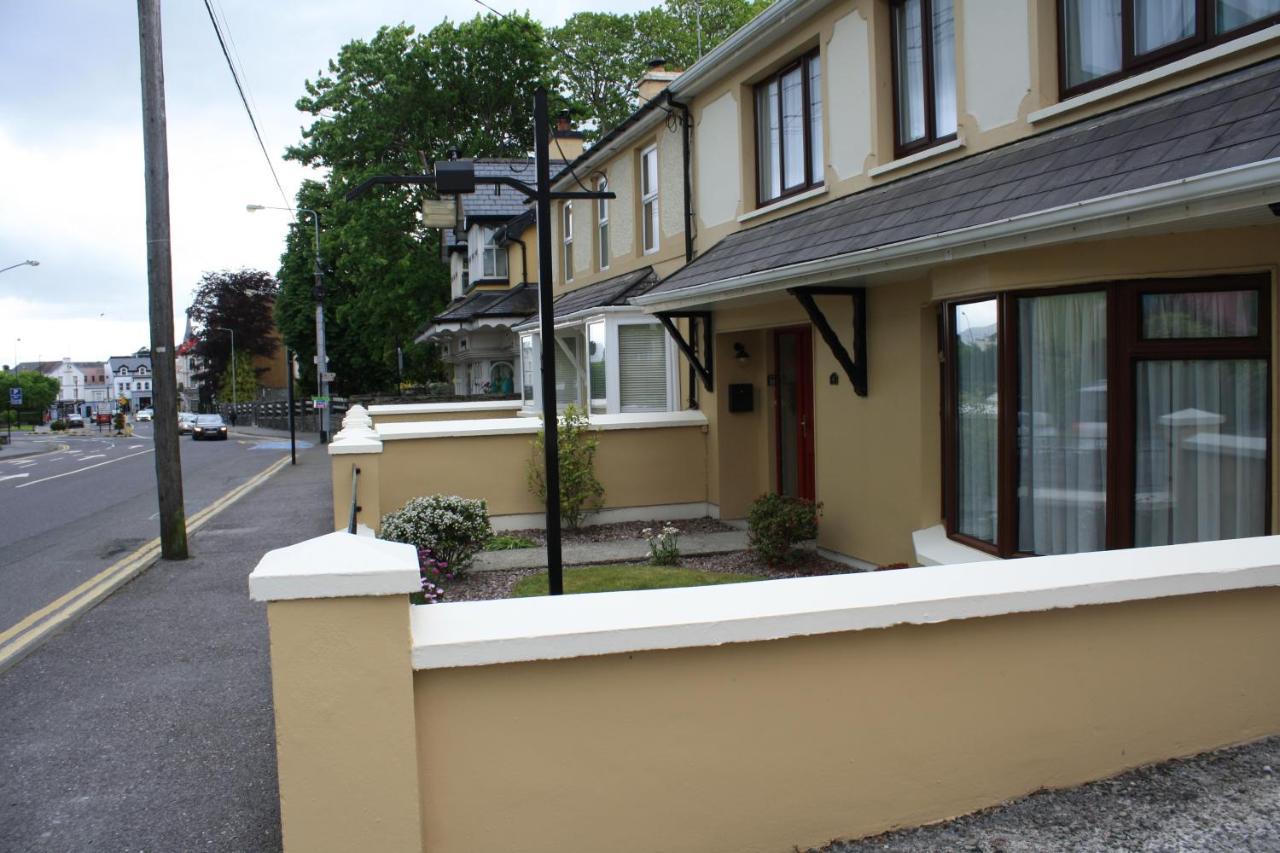 Town Centre Location -Free Private Parking -Luxury 4 Bedroom House All En-Suite With Power Showers -Full Kitchen, 2 Living Rooms - Great Location - Shops And Restaurants 3-Minute Walk -Fast Wi-Fi -Sleeps 9 Guests Килларни Экстерьер фото