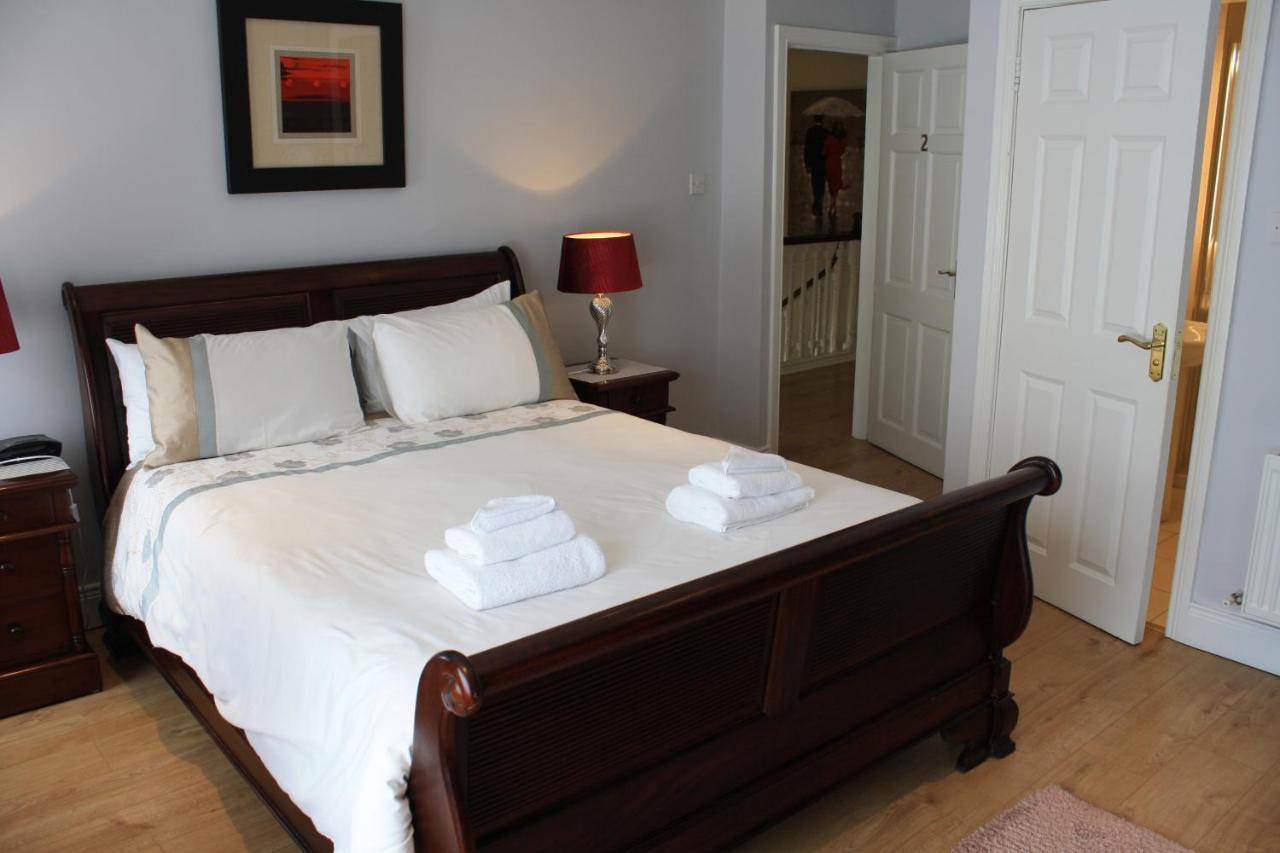 Town Centre Location -Free Private Parking -Luxury 4 Bedroom House All En-Suite With Power Showers -Full Kitchen, 2 Living Rooms - Great Location - Shops And Restaurants 3-Minute Walk -Fast Wi-Fi -Sleeps 9 Guests Килларни Экстерьер фото